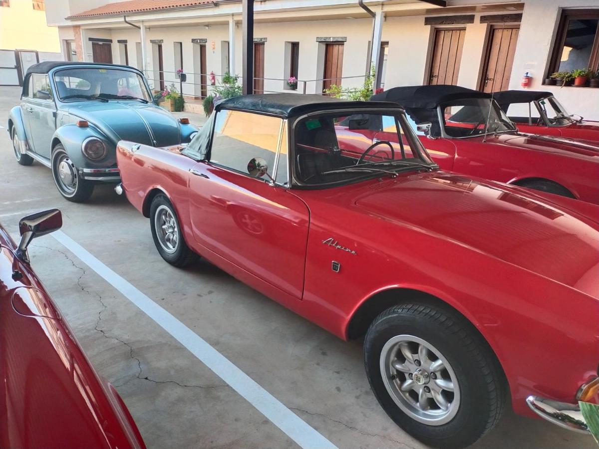 Hostal Almagro - Parking Exterior photo