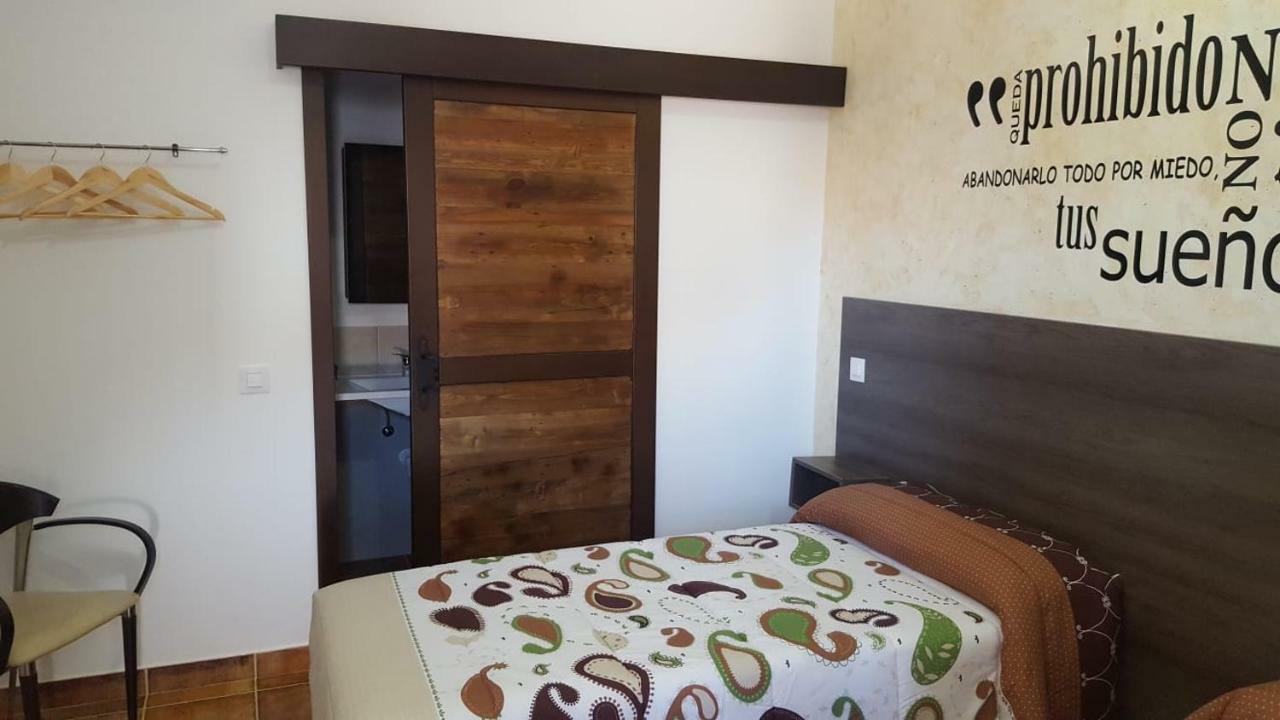 Hostal Almagro - Parking Exterior photo
