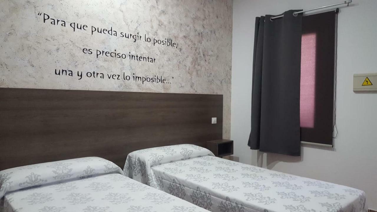Hostal Almagro - Parking Exterior photo