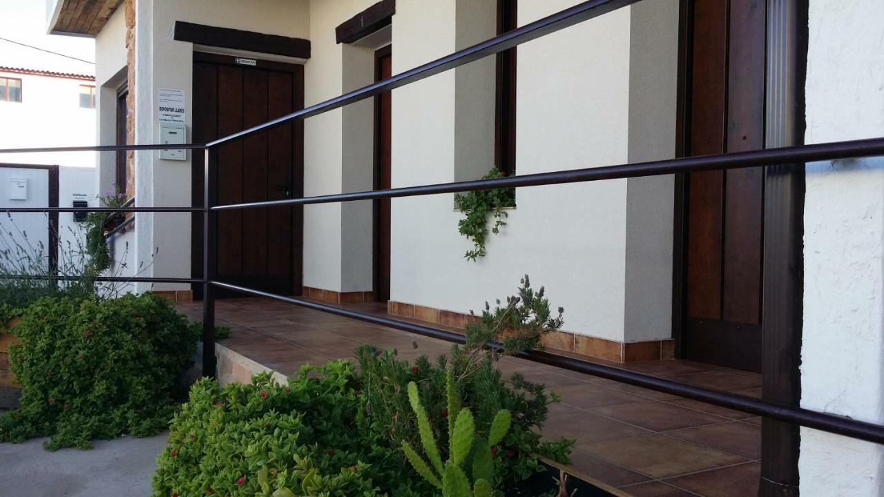 Hostal Almagro - Parking Exterior photo